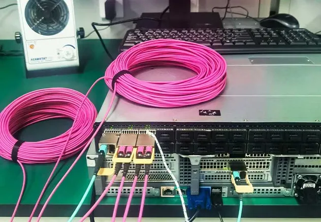 10g SFP+ Transceiver Module 1550nm 40km Er/Ew LC Duplex Industrial Temp (-40~85° C) Low Power <1.5W RoHS CE FCC Compliant