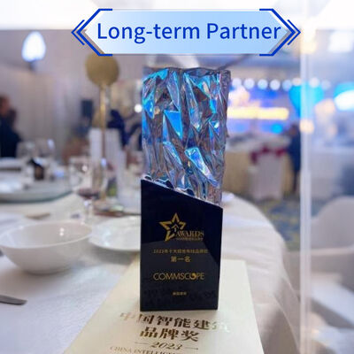 Câble réseau Catégorie 6 U/UTP avec conducteurs solides 24AWG, 4 paires et une longueur de 305 m pour la transmission de données à haut débit