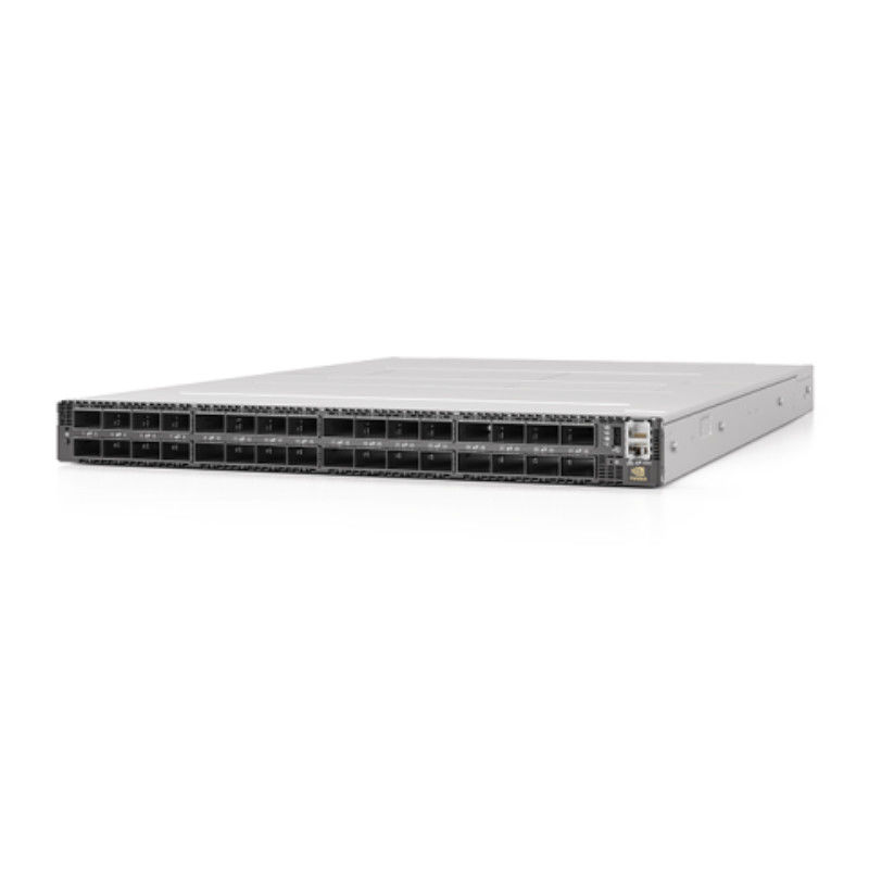 Le serveur est équipé d'un commutateur réseau Mellanox 400G 16.8 Tbps.