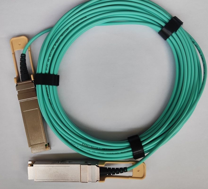 200G QSFP56 câble optique actif 26.56GBaud vitesse de transmission de données Compatible avec OM3 / OM4 type de connecteur QSFP56 connecteur